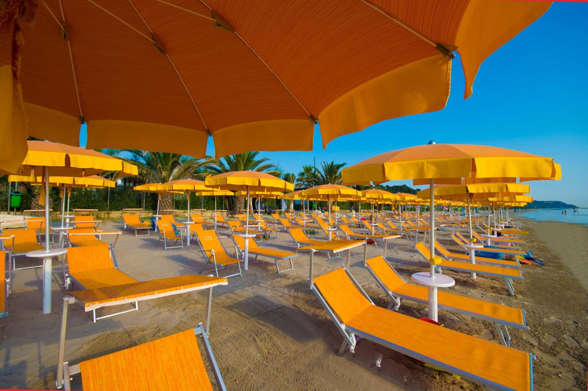 Camping Villaggio Calypso 滨海库普拉 外观 照片