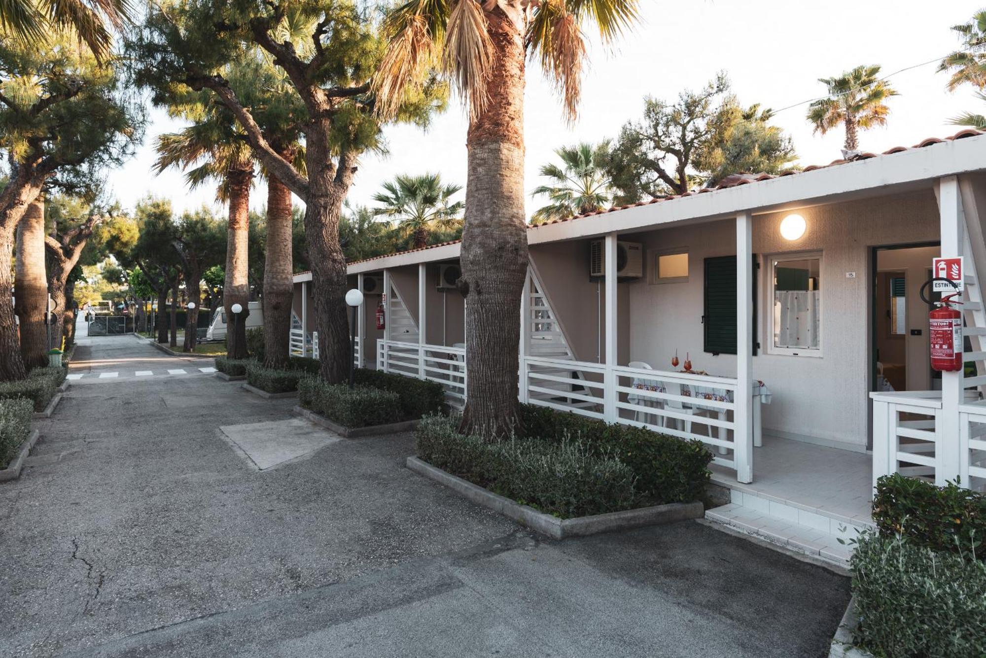 Camping Villaggio Calypso 滨海库普拉 外观 照片